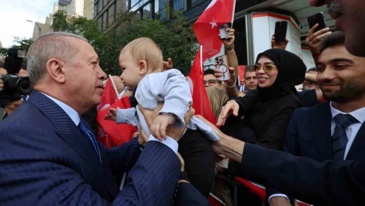 Cumhurbaşkanı Erdoğan'a Türkevi'nde coşkulu karşılama