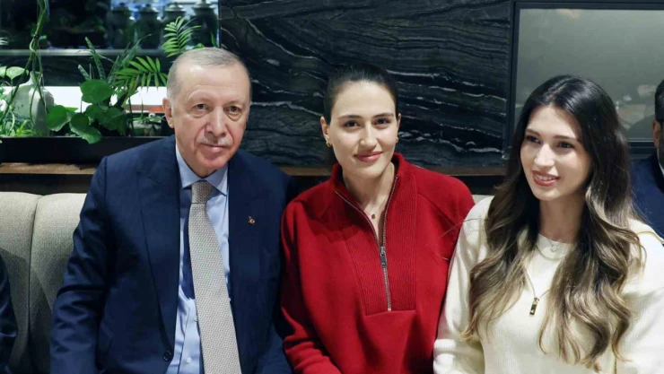 Cumhurbaşkanı Erdoğan gençlerle kafede bir araya geldi