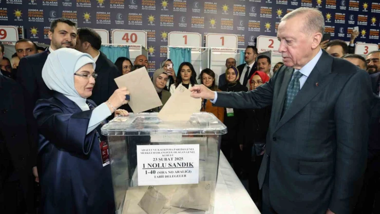 Cumhurbaşkanı ve AK Parti Genel Başkanı Erdoğan, AK Parti 8. Olağan Büyük Kongresi'nde oyunu kullandı