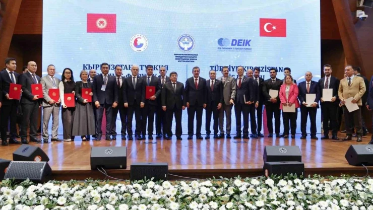 Cumhurbaşkanı Yardımcısı Yılmaz: 'Cari işlemler açığımızın azalma eğiliminde olduğunu ve ülkemize daha çok sermaye girişi olduğunu görüyoruz'