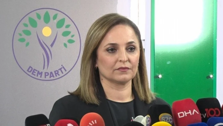 DEM Parti Sözcüsü Ayşegül Doğan:   Süleymaniye'de bir grup PKK'nın katılımıyla 11 Temmuz'da silah bırakma gerçekleştirilecektir.