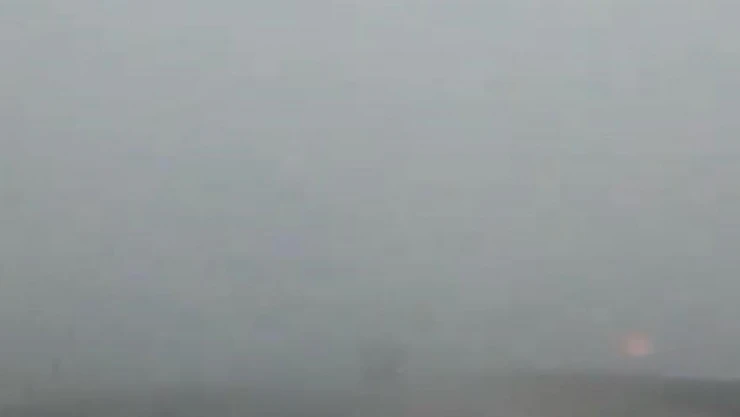 Denizli'de yoğun sis ve kaygan zemin araç sürücülerine zorlu anlar yaşattı