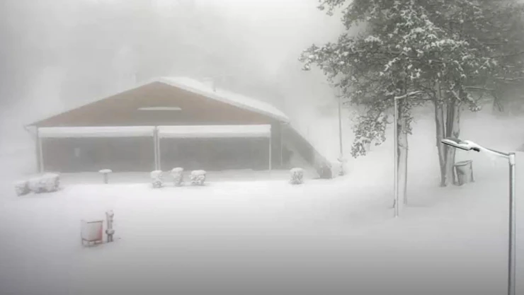 Denizli'nin yüksek kesimlerinde kar yağışı etkili oldu