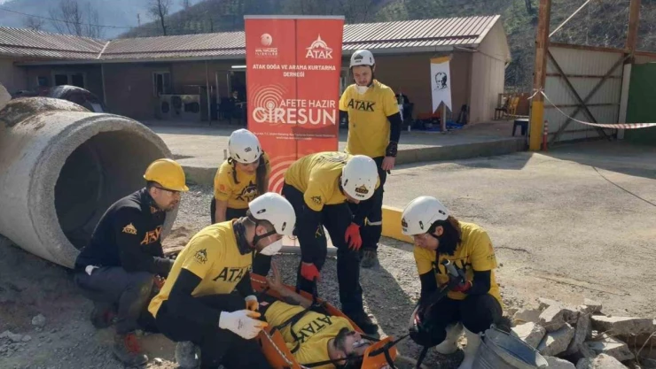 Deprem tatbikatı gerçeğini aratmadı