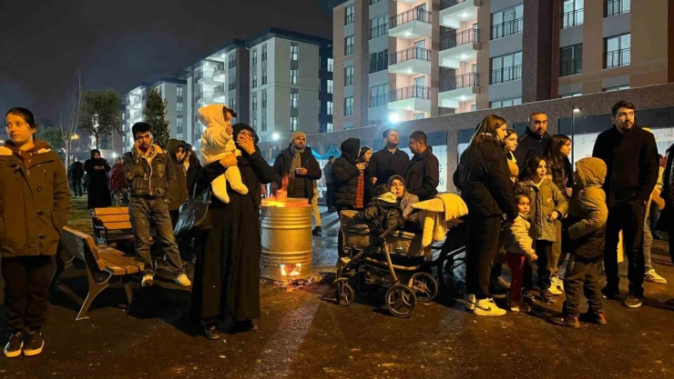 Ebrar Sitesi'nde depremin ikinci yıl dönümünde hüzün hakim oldu