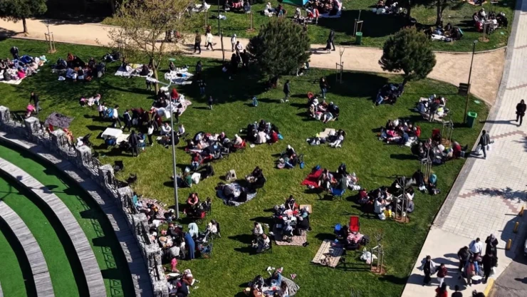 Depremin ardından vatandaşlar Pendik Korusu'na akın etti