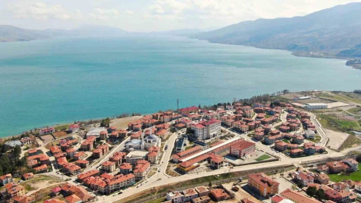 Elazığ Sivrice'de TOKİ konutları hak sahiplerine teslim edildi