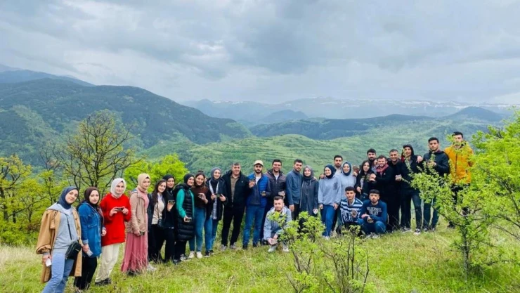 Depremzedelerin anısına ağaç diktiler