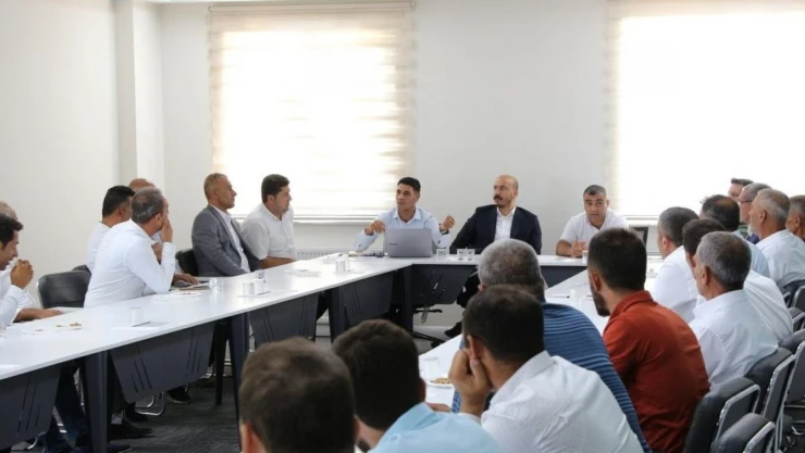 Dicle Elektrik, Güçlükonak'ta mahalle muhtarları ile bir araya geldi