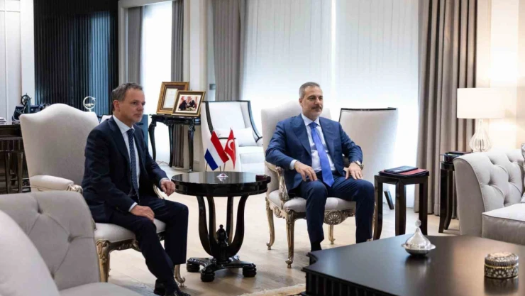 Dışişleri Bakanı Fidan, Hollandalı mevkidaşı Veldkamp ile bir araya geldi