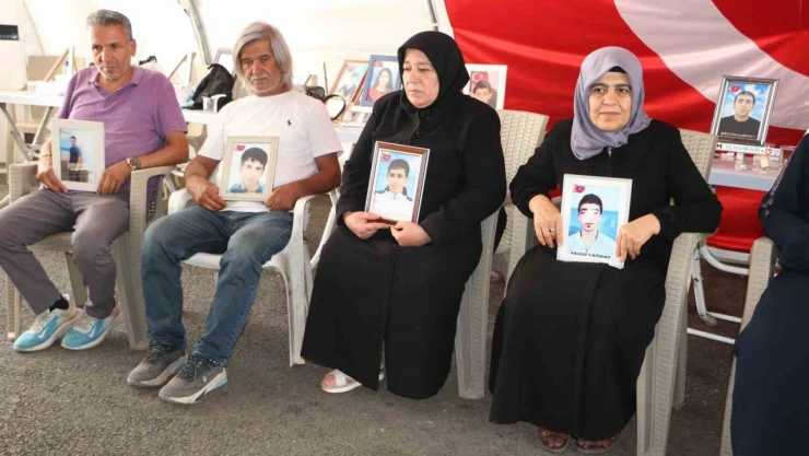 Diyarbakır anneleri terör örgütü PKK'nın silahları bırakmasını olumlu karşıladı