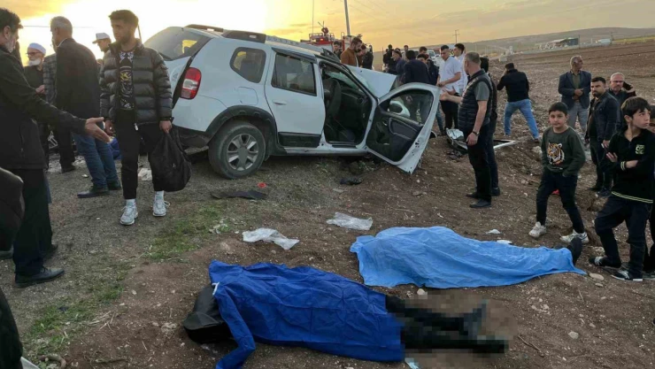 Diyarbakır'da taziye dönüşü feci kaza: 3 ölü, 4 yaralı
