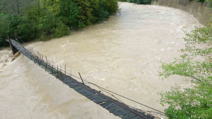 Doğu Karadeniz'de son 1 günde en fazla yağış 303 kg ile Giresun'un Çanakçı ilçesine düştü