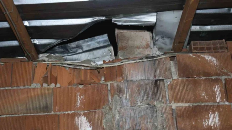 Dükkana girerek başına silah dayayan şahıs 48 bin TL'lik zarar verdi: 7 saattir polise direniyor