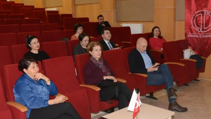 Edebiyat Fakültesi'nde tercüme bürolarının kültürel dönüşümü konuşuldu