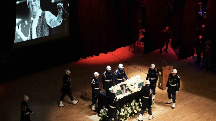 Edip Akbayram için Cemal Reşit Rey Konser Salonu'nda tören düzenlendi