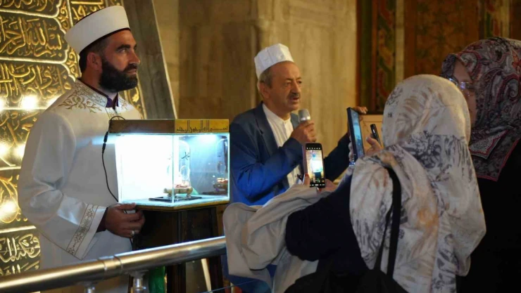 Edirne'de Sakal-ı Şerif'i görmek için yüzlerce vatandaş Ulu Camii'ne akın etti