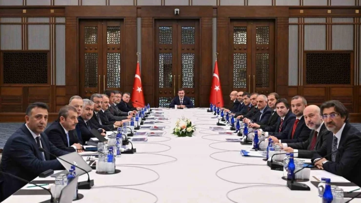 EKK: 'Uygulamaya aldığımız kamuda tasarruf ve verimlilik paketiyle daha da güçlendireceğimiz mali disiplin, dezenflasyon sürecine destek olmaya devam edecektir'