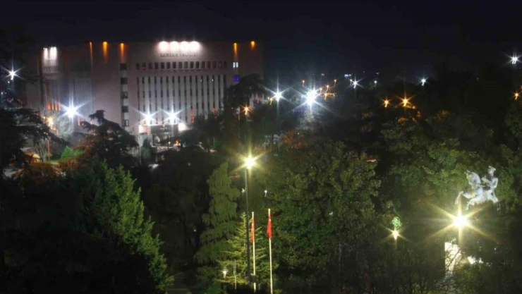 Elektrik dağıtım şirketinden kesintisiz aydınlatma hizmeti