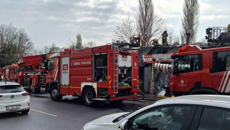 Elektrik kontağından çıkan yangın oto tamirhanesini kül etti