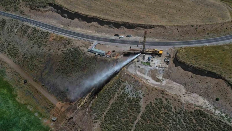 Van Erciş'e müjde:  jeotermal su bulundu