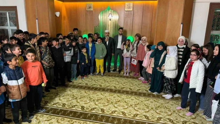 Erzincan'da 'Teravih Namazı - Çocuk Buluşması' düzenlendi