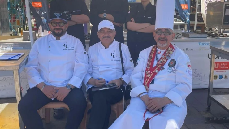 Erzincan'ın aşçılık bölümü öğrencileri aşçılık yarışmasında 2. oldu