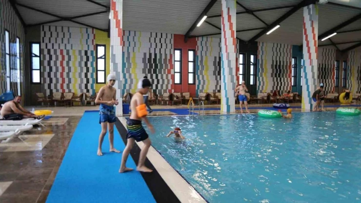 Erzurum'da çocukların aqua park eğlencesi
