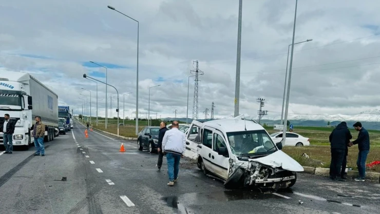 Erzurum kuzey çevre yolunda kaza 6 yaralı