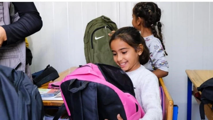 Erzurumlu iş insanından depremzede öğrencilere yardım