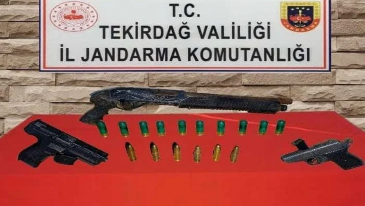 Evde silahlar ele geçirildi