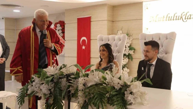 Evlenmek için 29 Şubat'ı seçtiler