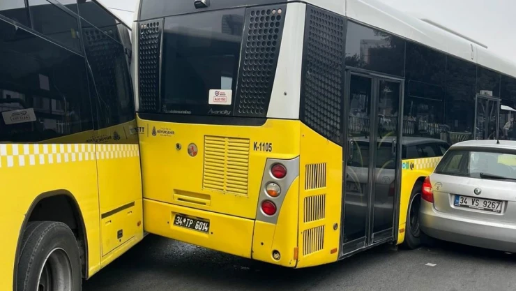 Eyüpsultan'da 2 İETT Otobüsü kazaya karıştı