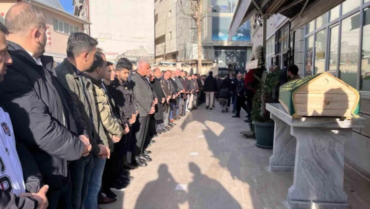Feci kazada hayatını kaybeden metrobüs şoförü Eyüp Maytalman, son yolculuğuna uğurlandı