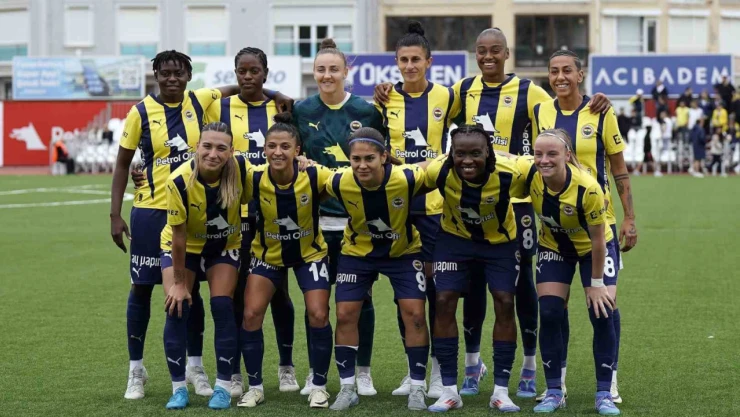 Fenerbahçe'de 17 oyuncunun sözleşmesi uzatıldı