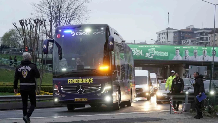 Fenerbahçe, derbi için stada geldi