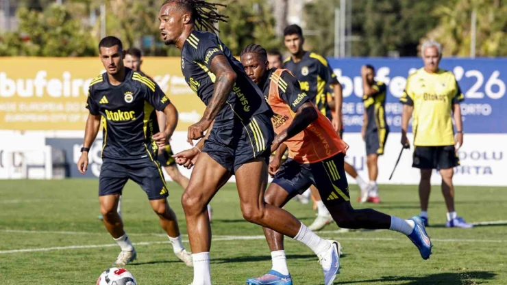 Fenerbahçe, hazırlıklarını çift idmanla sürdürdü