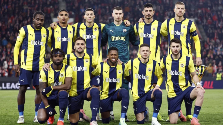 Fenerbahçe, liderle puan farkını 3'e indirdi