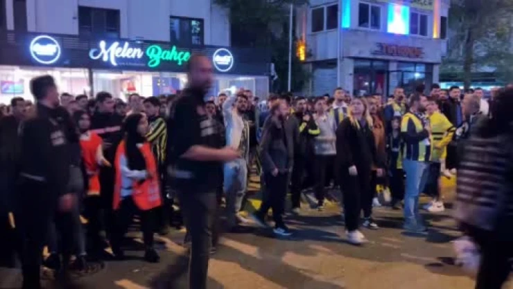 Fenerbahçe taraftarı, derbi maçı sonrası Başkan Ali Koç ve yönetime tepki gösterdi