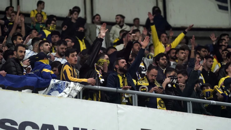 Fenerbahçe taraftarından yönetime tepki