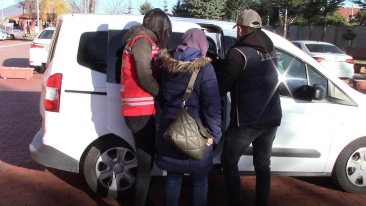 FETÖ/PDY'den 6 yıl 3 ay hapis cezası ile aranan ihraç kadın doktor yakalandı