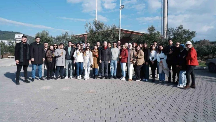 Foça'da Ege üniversitesi öğrencilerine kooperatifçilik dersi