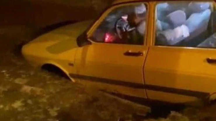 Freni patlayan otomobil gübre bataklığına saplandı