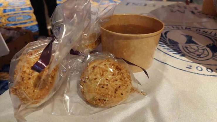 Gastronomi öğrencileri 100 yıllık Cumhuriyet kahramanları anısına seferberlik çöreği yaptı