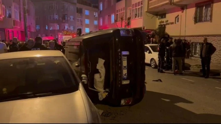 Gaziosmanpaşa'da kontrolden çıkan araç 6 otomobile çarptı