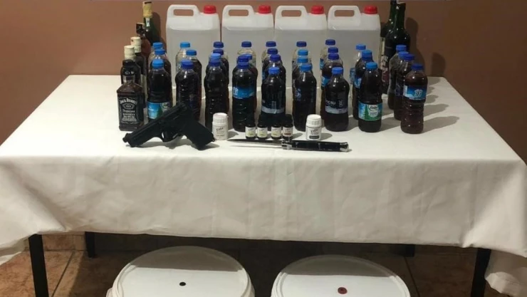 Gediz'de 25 litre sahte el yapımı alkollü içki ele geçirildi