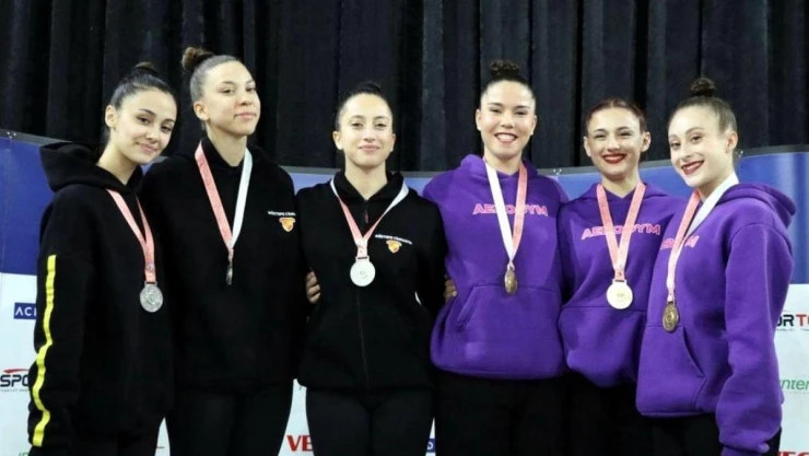 Göztepe cimnastik kürsüde