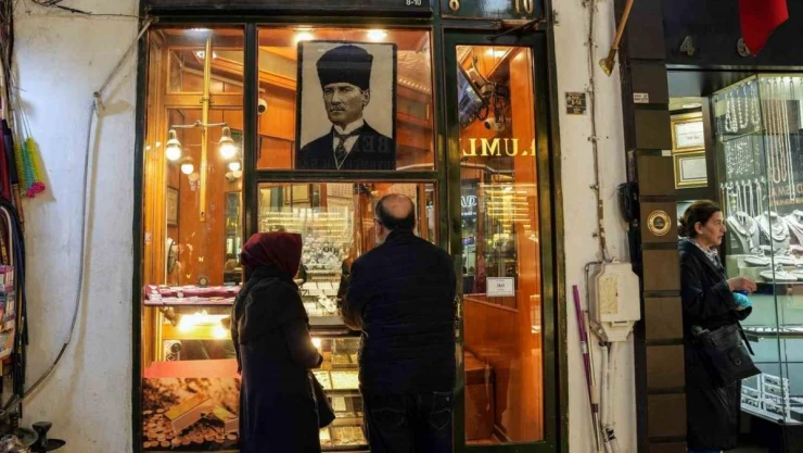 Gram altın rekor tazeledi, yatırımcılarını sevindirdi