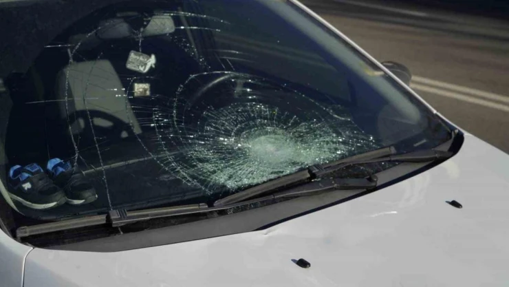 Gümüşhane'de yolun karşısına geçmeye çalışan üniversite öğrencisine otomobil çarptı