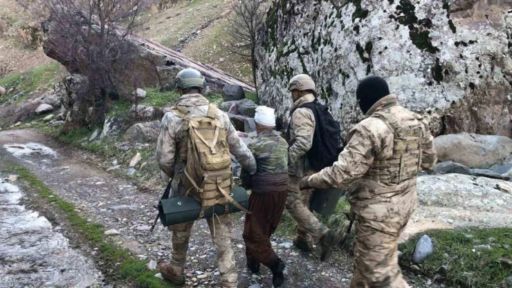 Hakkari'da kasten adam öldürme suçundan 15 yıldır aranan şahıs yakalandı